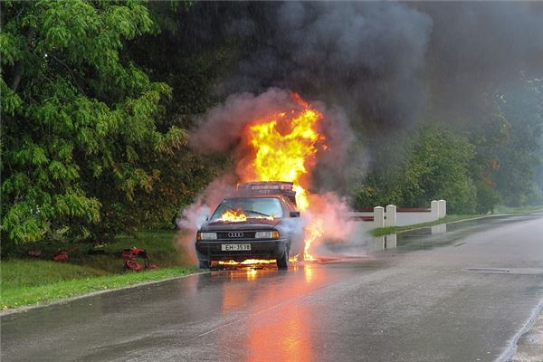 梦见汽车爆炸起火是什么预兆,梦见汽车爆炸起火是什么意思