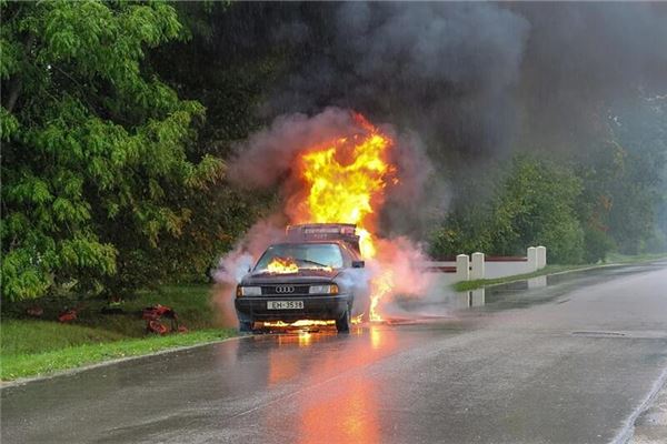 梦见汽车着火了是什么预兆,梦见汽车着火了是什么意思 梦见汽车着火了是什么预兆,梦见汽车着火了是什么意思