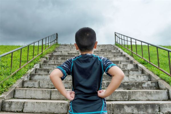 梦见被小孩追跑是什么预兆,梦见被小孩追跑是什么意思 梦见被小孩追跑是什么预兆,梦见被小孩追跑是什么意思