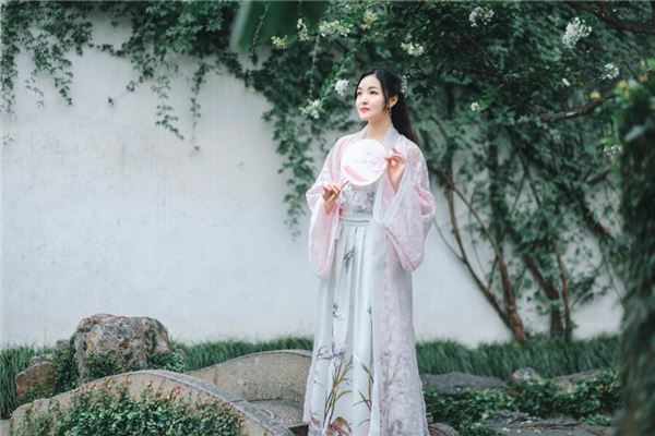 女性长有桃花眼是好是坏 女性长有桃花眼是好是坏