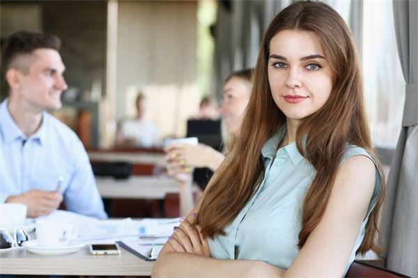 女人的额头高好吗 女人的额头高好吗