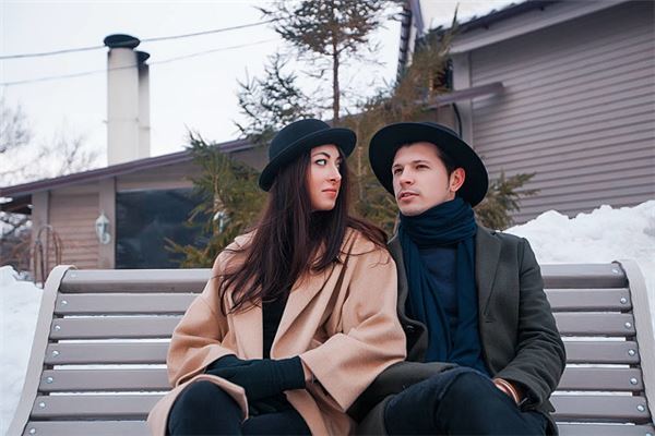 哪些手相特征的人婚姻不顺 哪些手相特征的人婚姻不顺