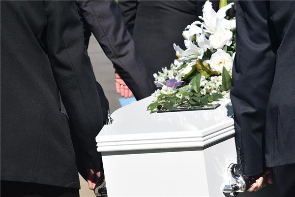 梦见别人抬棺材是什么预兆,梦见别人抬棺材是什么意思 梦见别人抬棺材是什么预兆,梦见别人抬棺材是什么意思