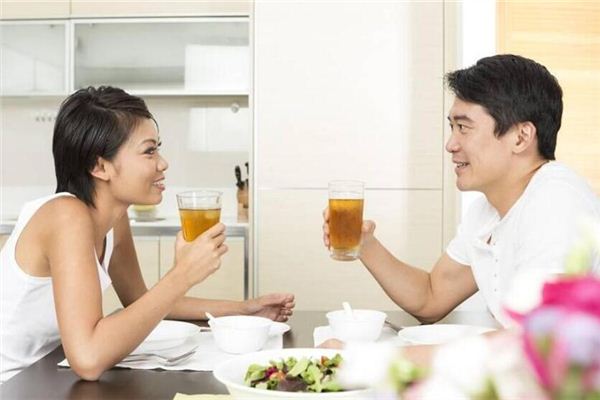 梦见与情人一起进餐是什么预兆,梦见与情人一起进餐是什么意思