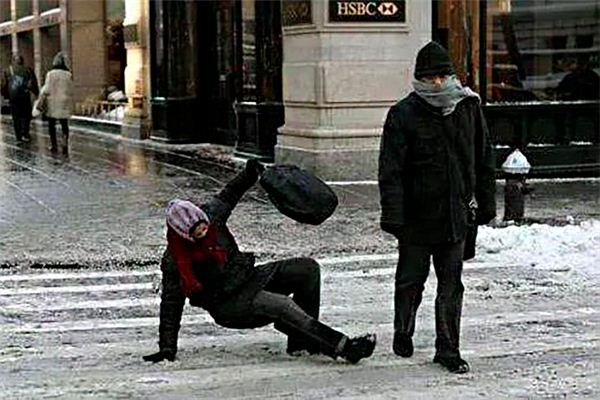 梦见冰冻的雪路上滑倒是什么预兆,梦见冰冻的雪路上滑倒是什么意思 梦见冰冻的雪路上滑倒是什么预兆,梦见冰冻的雪路上滑倒是什么意思