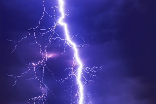梦见雷劈是什么预兆,梦见雷劈是什么意思 梦见雷劈是什么预兆,梦见雷劈是什么意思