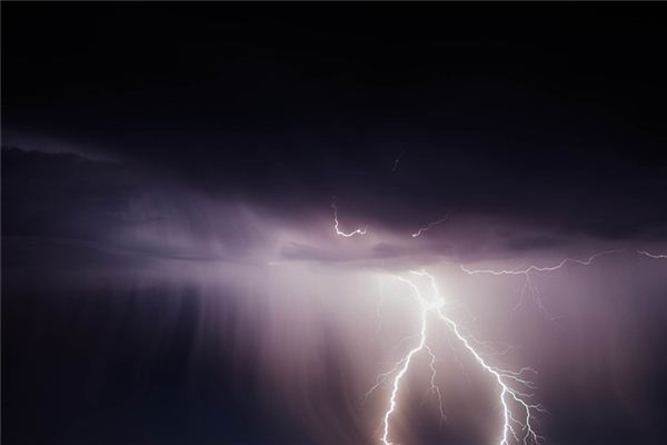 梦见被雷劈死是什么预兆,梦见被雷劈死是什么意思 梦见被雷劈死是什么预兆,梦见被雷劈死是什么意思