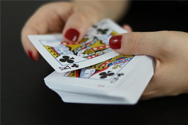 梦见梅花牌红桃牌是什么预兆,梦见梅花牌红桃牌是什么意思