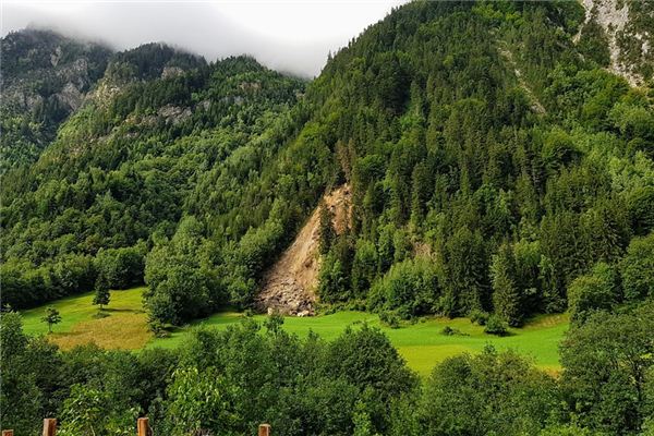 梦见山体滑坡是什么预兆,梦见山体滑坡是什么意思