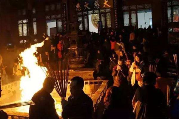 梦见父母烧香着起了火是什么预兆,梦见父母烧香着起了火是什么意思 梦见父母烧香着起了火是什么预兆,梦见父母烧香着起了火是什么意思