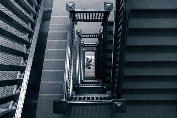 梦见掉下楼是什么预兆,梦见掉下楼是什么意思 梦见掉下楼是什么预兆,梦见掉下楼是什么意思