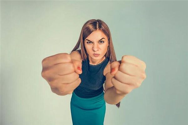 梦见疯女人打人是什么预兆,梦见疯女人打人是什么意思 梦见疯女人打人是什么预兆,梦见疯女人打人是什么意思