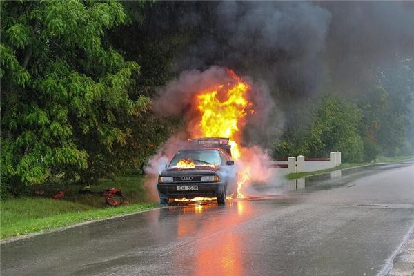 梦见车着火了是什么预兆,梦见车着火了是什么意思 梦见车着火了是什么预兆,梦见车着火了是什么意思