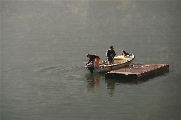梦见水中捞鱼是什么预兆,梦见水中捞鱼是什么意思 梦见水中捞鱼是什么预兆,梦见水中捞鱼是什么意思