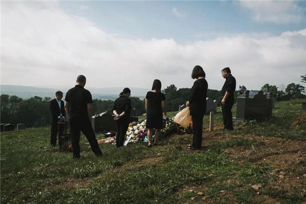 梦见坟前烧纸是什么预兆,梦见坟前烧纸是什么意思