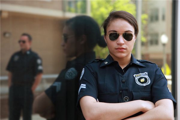 梦见与警察交谈是什么预兆,梦见与警察交谈是什么意思 梦见与警察交谈是什么预兆,梦见与警察交谈是什么意思