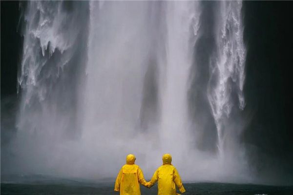 梦见未婚男女穿雨衣是什么预兆,梦见未婚男女穿雨衣是什么意思 梦见未婚男女穿雨衣是什么预兆,梦见未婚男女穿雨衣是什么意思