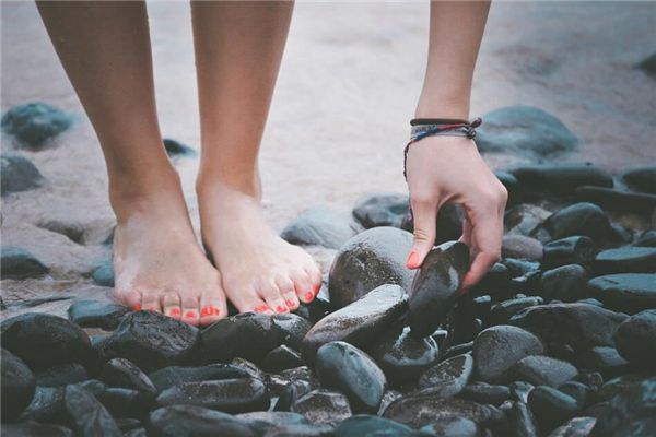 梦见脚受伤流血是什么预兆,梦见脚受伤流血是什么意思 梦见脚受伤流血是什么预兆,梦见脚受伤流血是什么意思