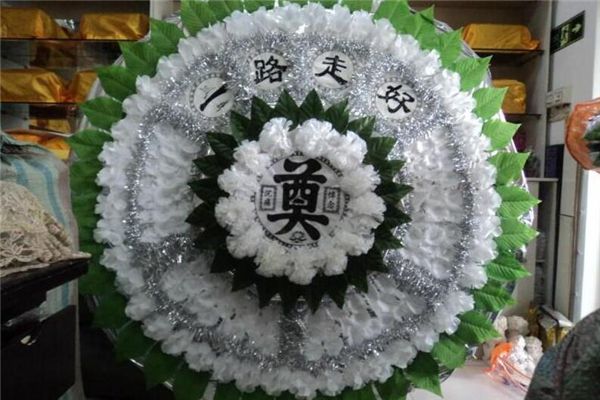 梦见白色花圈是什么预兆,梦见白色花圈是什么意思