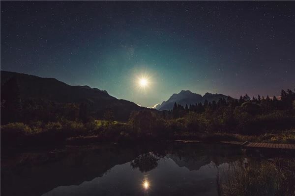 梦见月亮由山后升起是什么预兆,梦见月亮由山后升起是什么意思