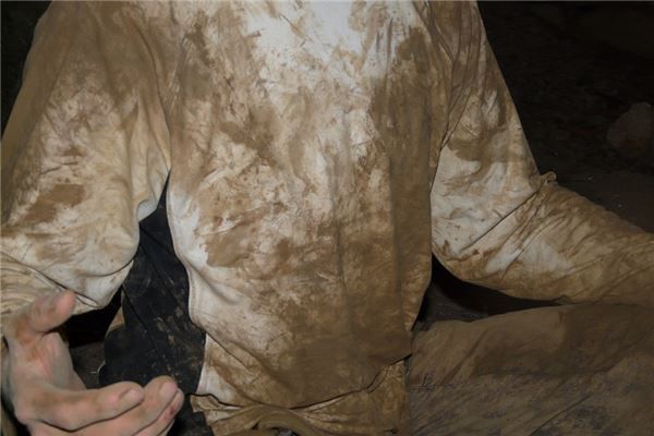 梦见泥巴弄脏衣服是什么预兆,梦见泥巴弄脏衣服是什么意思 梦见泥巴弄脏衣服是什么预兆,梦见泥巴弄脏衣服是什么意思