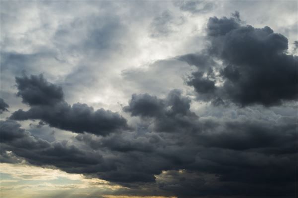 梦见乌云下雨是什么预兆,梦见乌云下雨是什么意思