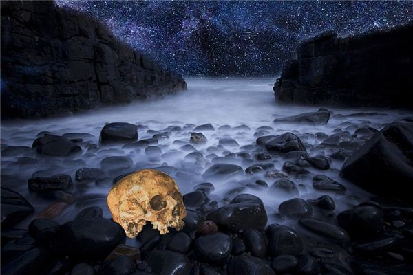 梦见埋了好几年的人又活了好不好?解读梦境中的生死轮回与情感纠葛 梦见埋了好几年的人又活了好不好?解读梦境中的生死轮回与情感纠葛