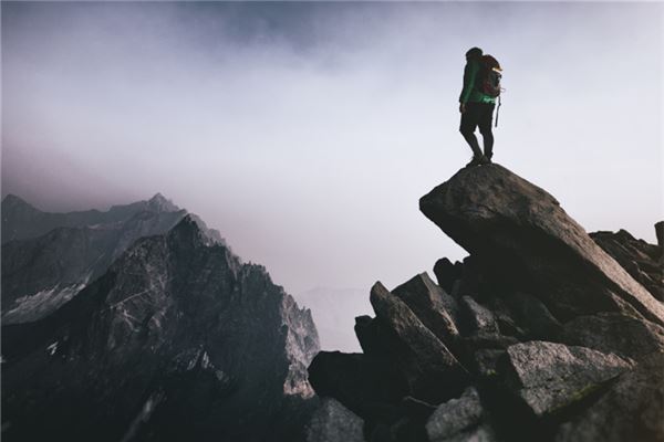 梦见爬山爬到山顶是什么预兆,梦见爬山爬到山顶是什么意思 梦见爬山爬到山顶是什么预兆,梦见爬山爬到山顶是什么意思