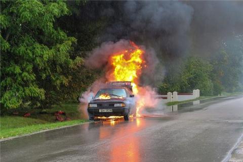 梦见汽车爆炸起火是什么预兆,梦见汽车爆炸起火是什么意思 梦见汽车爆炸起火是什么预兆,梦见汽车爆炸起火是什么意思