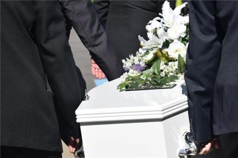 梦见参加亲人的葬礼是什么预兆,梦见参加亲人的葬礼是什么意思 梦见参加亲人的葬礼是什么预兆,梦见参加亲人的葬礼是什么意思