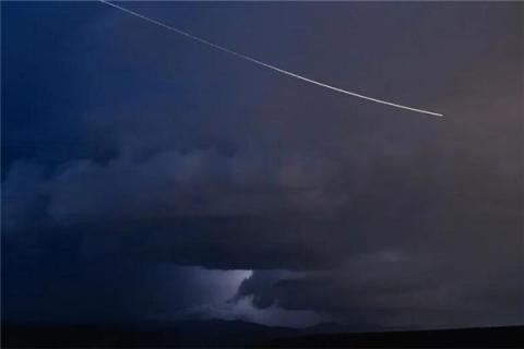 梦见彗星扫把星是什么预兆,梦见彗星扫把星是什么意思 梦见彗星扫把星是什么预兆,梦见彗星扫把星是什么意思