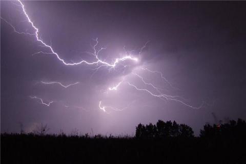 梦见雷电不断产生是什么预兆,梦见雷电不断产生是什么意思