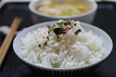 梦见吃米饭是什么预兆,梦见吃米饭是什么意思 梦见吃米饭是什么预兆,梦见吃米饭是什么意思