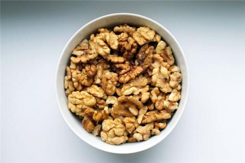 梦见吃核桃是什么预兆,梦见吃核桃是什么意思
