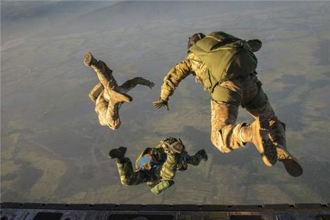 梦见高空坠落是什么预兆,梦见高空坠落是什么意思 梦见高空坠落是什么预兆,梦见高空坠落是什么意思
