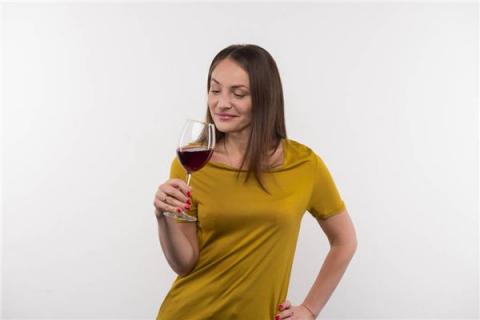 梦见喝葡萄酒是什么预兆,梦见喝葡萄酒是什么意思 梦见喝葡萄酒是什么预兆,梦见喝葡萄酒是什么意思