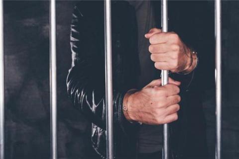 梦见男人坐牢是什么预兆,梦见男人坐牢是什么意思 梦见男人坐牢是什么预兆,梦见男人坐牢是什么意思