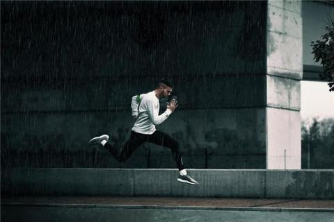 梦见杀人潜逃是什么预兆,梦见杀人潜逃是什么意思 梦见杀人潜逃是什么预兆,梦见杀人潜逃是什么意思