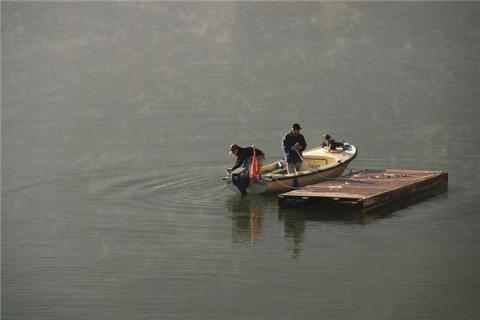 梦见水中捞鱼是什么预兆,梦见水中捞鱼是什么意思 梦见水中捞鱼是什么预兆,梦见水中捞鱼是什么意思