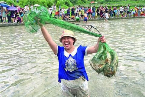 梦见涨水抓鱼是什么预兆,梦见涨水抓鱼是什么意思 梦见涨水抓鱼是什么预兆,梦见涨水抓鱼是什么意思