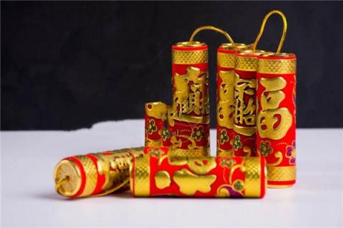 梦见卖鞭炮是什么预兆,梦见卖鞭炮是什么意思 梦见卖鞭炮是什么预兆,梦见卖鞭炮是什么意思
