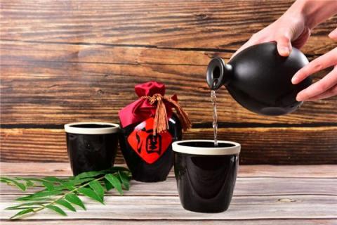 梦见喝白酒是什么预兆,梦见喝白酒是什么意思 梦见喝白酒是什么预兆,梦见喝白酒是什么意思