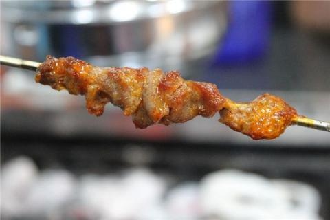 梦见吃羊肉串是什么预兆,梦见吃羊肉串是什么意思