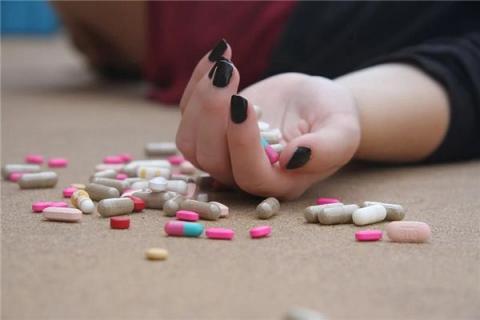 梦见自己吃毒药是什么预兆,梦见自己吃毒药是什么意思 梦见自己吃毒药是什么预兆,梦见自己吃毒药是什么意思